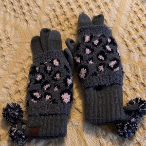 🌸🐆☑️🐭🧠C.C Leopard Knit Mittens in Gray and Pink